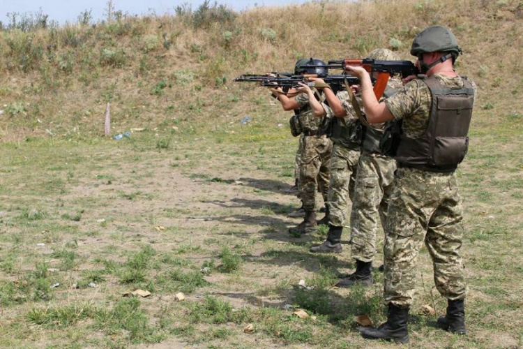 Пограничники Донецкой области показали тактическую подготовку в полевых условиях (ФОТО)