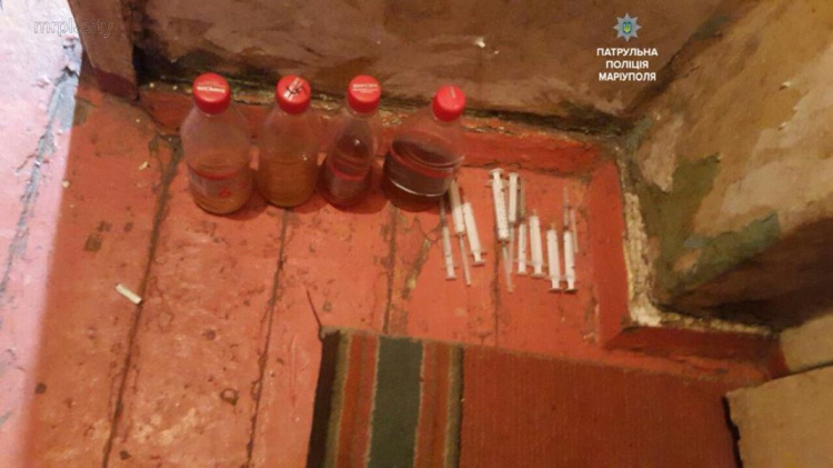 В Мариуполе двое несовершеннолетних детей живут в наркопритоне (ФОТО)
