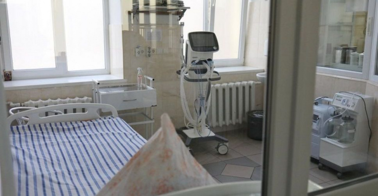 В украинские больницы попало рекордное количество больных с COVID-19