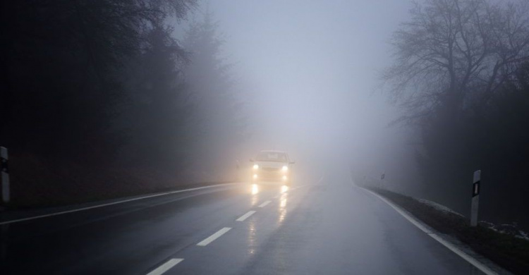 Ночью на Донетчину опустится туман: водителей предупреждают об опасности