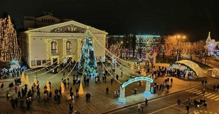 Концерт и караоке: в Мариуполе отпразднуют закрытие новогодних елок (ПРОГРАММА)