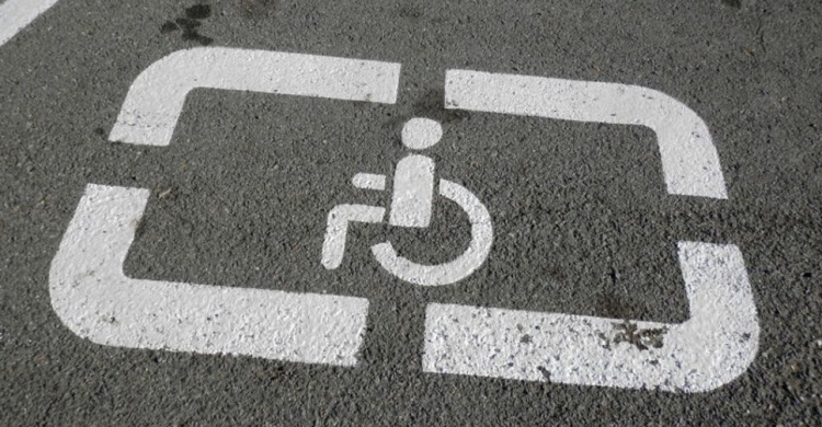 Мариупольские предприятия будут штрафовать за отсутствие парковки для лиц с инвалидностью (ФОТО)