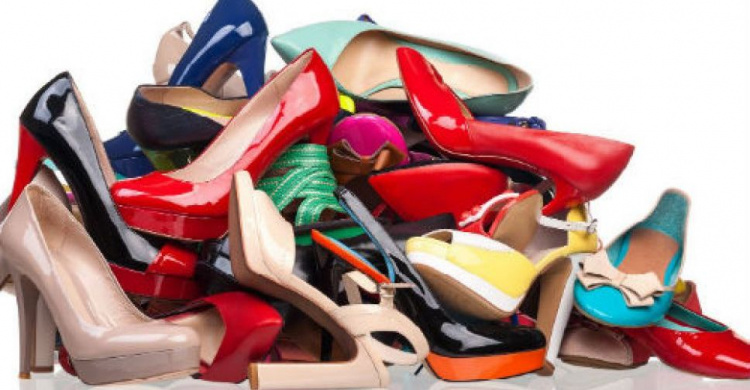 Малообеспеченным мариупольцам собрали более 500 пар обуви (ФОТО)