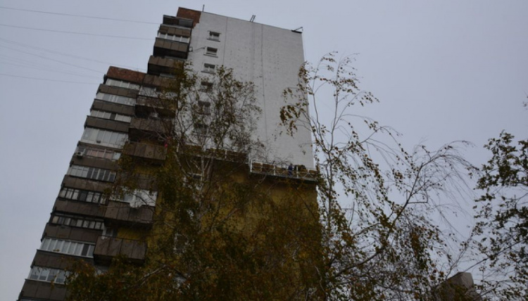 В четырех многоэтажных домах Мариуполя утеплили фасады по пилотной программе (ФОТО)