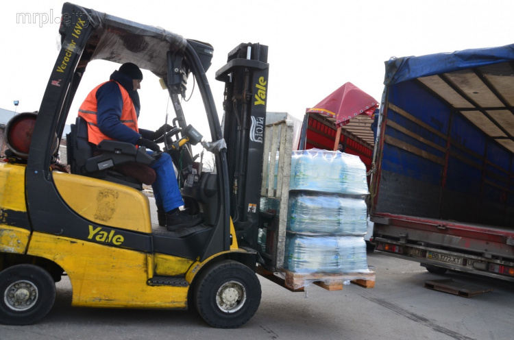 В Торецк из Днепропетровщины доставили 40 тонн питьевой воды