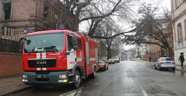 Мариупольские спасатели и полицейские рассказали бездомным о пожарной безопасности (ФОТО)
