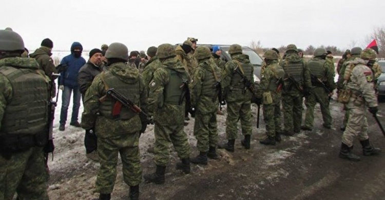 Если и устраивать блокаду в Донбассе, то только на государственном уровне, - военные