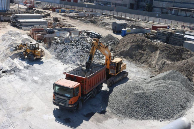 В порту Мариуполя продолжается строительство зернового терминала (ФОТО)