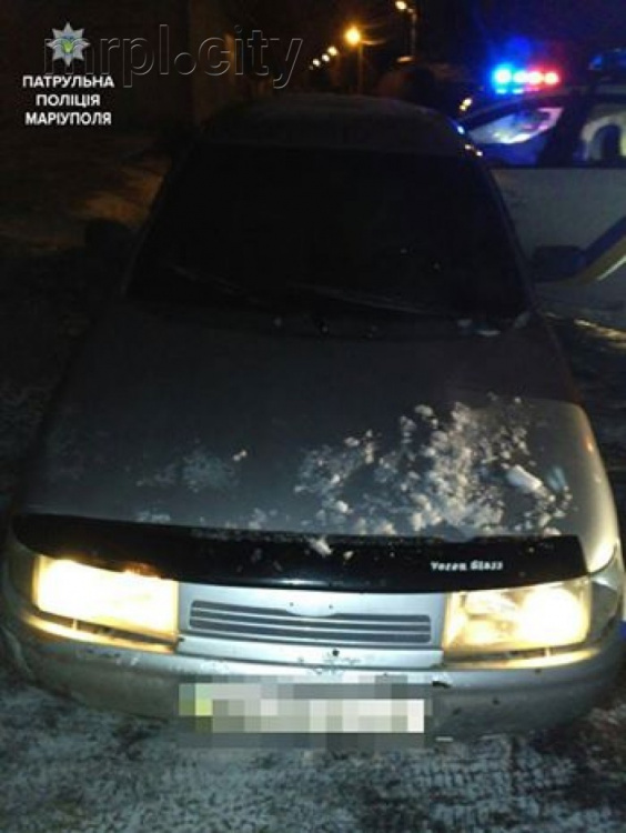 Погоня по улицам Мариуполя: Неадекватный водитель врезался в машину копов (ФОТО)