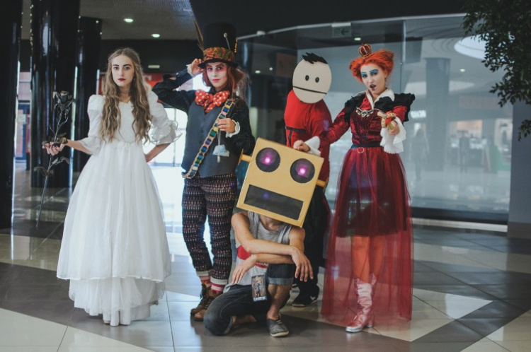 Загадочные персонажи от Cosplay INC в Мариуполе (ФОТО)