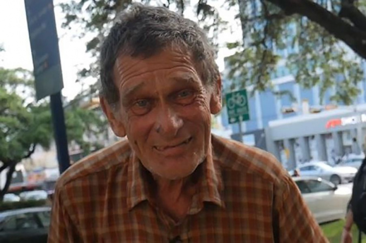 Бездомный продолжил учебу в университете спустя 40 лет (ФОТО+ВИДЕО)