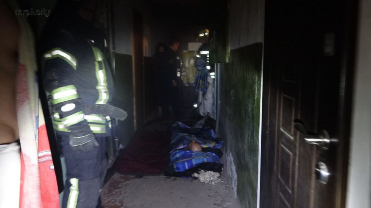 Пожар в Мариуполе: мужчина едва не сгорел на собственном диване (ФОТО+ДОПОЛНЕНО)