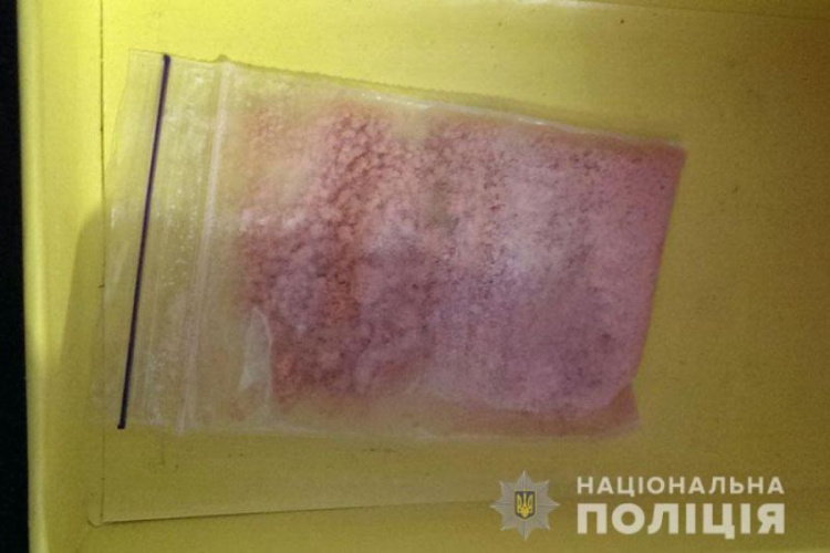 Полмиллиона оборота в неделю: в Мариуполе прикрыли наркотрафик из Киева (ФОТО)