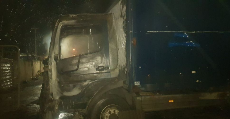 В Центральном районе Мариуполя загорелся грузовик
