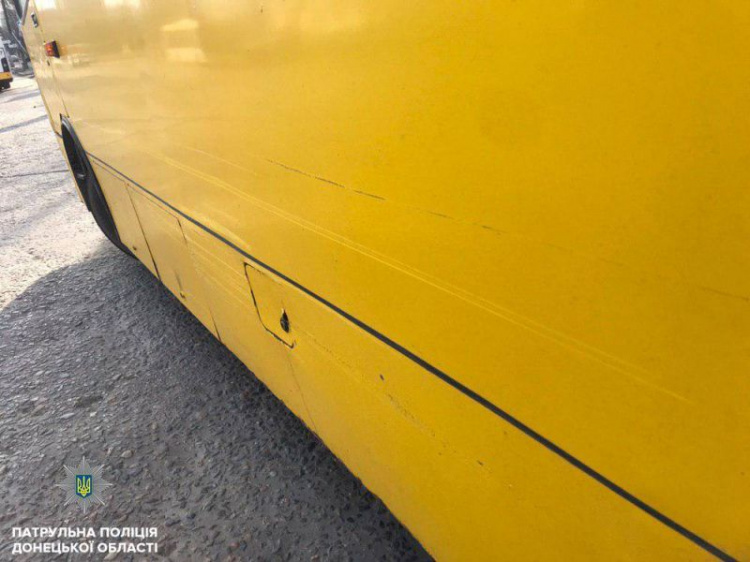 В Мариуполе водитель без прав врезался в три автомобиля и автобус (ФОТО)
