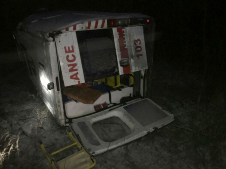 На Донетчине перевернулась карета «скорой»: понадобилась помощь спасателей (ФОТО)