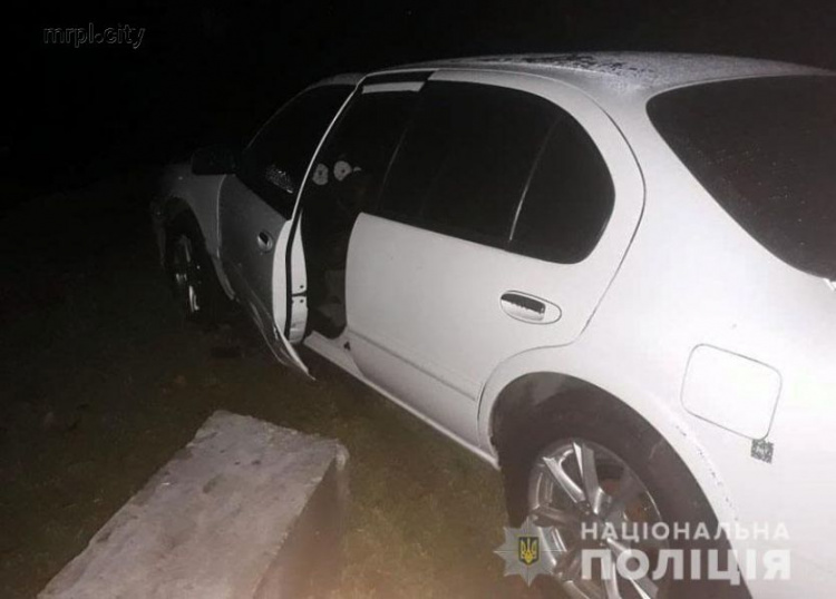 Пьяный водитель пытался прорваться через блокпост под Мариуполем: пострадал полицейский (ФОТО)
