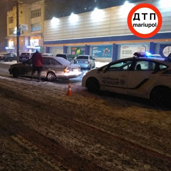 В Мариуполе на пешеходном переходе легковушка сбила женщину