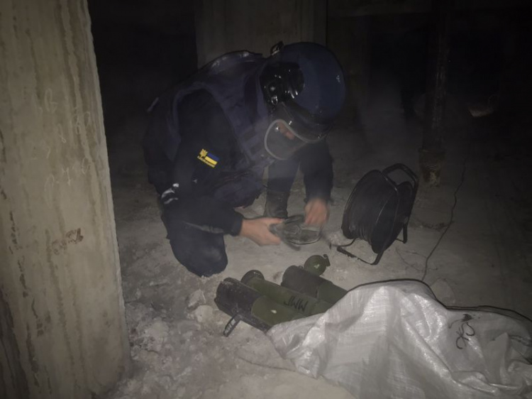 На Донетчине в многоэтажке обнаружили три гранатомета (ФОТО)