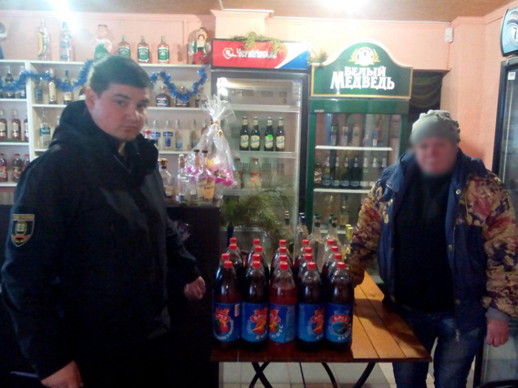 В Мариуполе разоблачили еще одну точку продажи нелегального алкоголя (ФОТО)