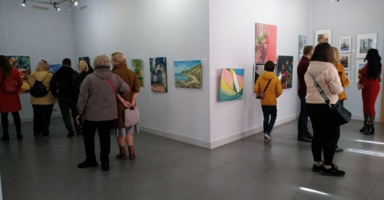 Пейзажи, которые передают эмоции Мариуполя: в городе открылась выставка «Post Most 3.0»