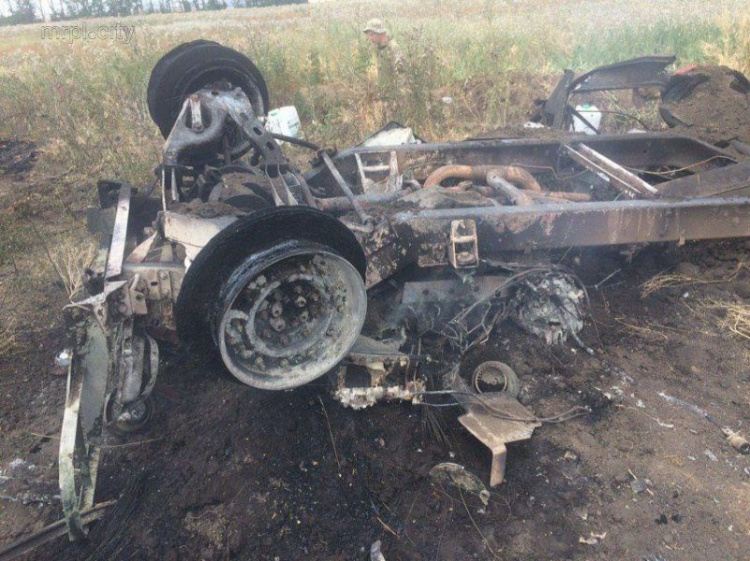 В сети появились фото расстрелянного под Мариуполем автомобиля, где погибли медики (ФОТО)