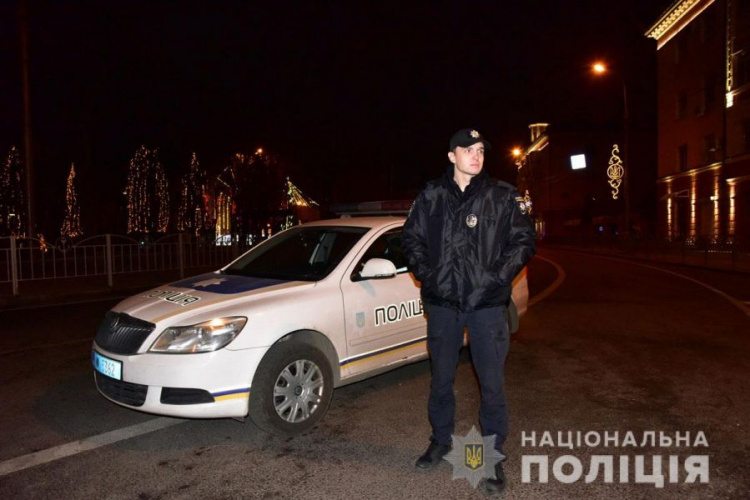 В новогоднюю ночь на улицы Донетчины выйдут усиленные патрули полицейских и военных (ФОТО)