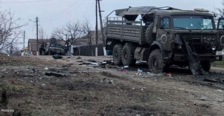 Под Мариуполем украинские военные уничтожили российские Рысь и КамАЗ