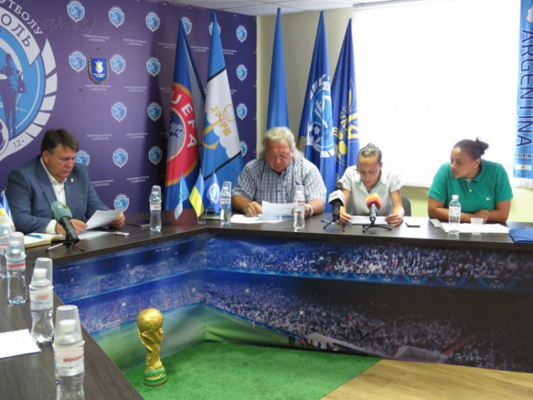 Героини в тени: женский футбол в Мариуполе, есть ли шанс на существование и победы? (ФОТО)