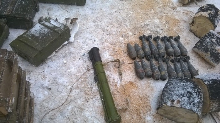 Ракеты, мины, пластид: В Донецкой области нашли огромный схрон с боеприпасами