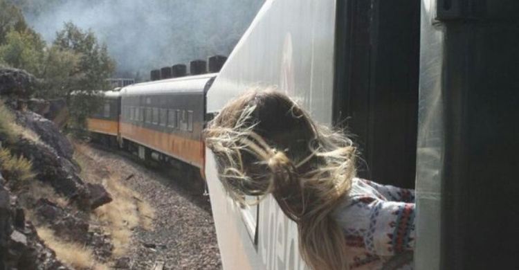 Несовершеннолетнюю мариупольчанку, обокравшую родственников, сняли со львовского поезда 