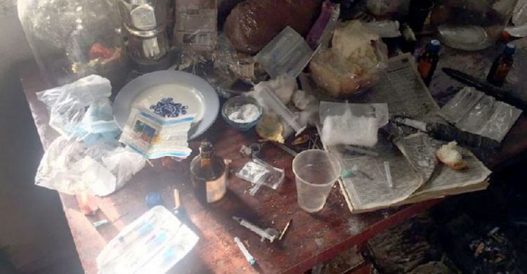 Житель Донетчины превратил свой дом в наркопритон (ФОТО)