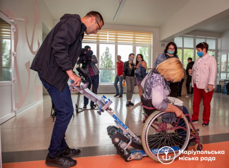 Безбарьерный Мариуполь: в школе №26 появились условия для детей с инвалидностью
