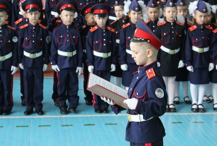 Мілітаризація дітей у Маріуполі: окупанти вже створюють кадетські класи