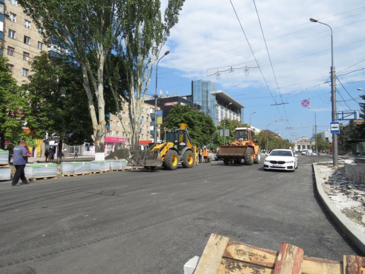 В Мариуполе отменяются троллейбусы – ремонт пр. Мира движется вперед (ФОТО)