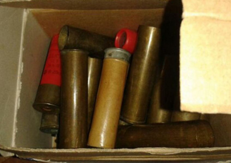 Мариупольцу от прежних владельцев квартиры достались боеприпасы (ФОТО)