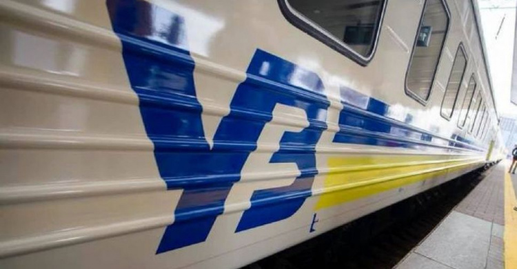 Поезда на Мариуполь движутся со сниженной скоростью, некоторые составы в Украине остановлены