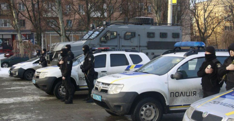 На охрану безопасности в праздничные дни задействуют максимальные силы полиции Донетчины