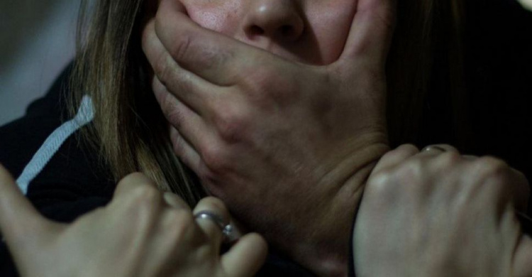 Жуткое изнасилование в Мариуполе. Окровавленная жертва вырвалась от мучителя только под утро