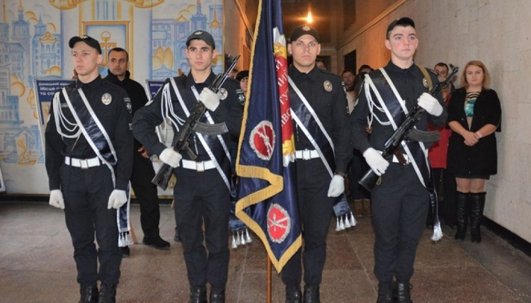 В Мариуполе выпускники «Академии полиции» получили жетоны (ФОТО)