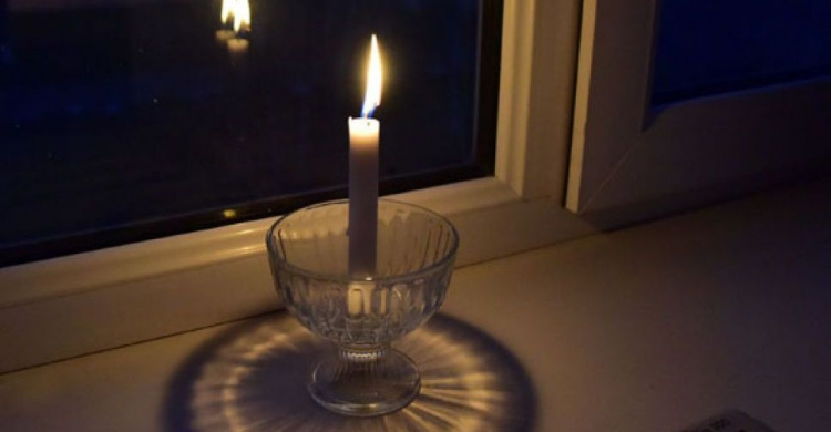 Мариупольцы зажгли свечи в память о жертвах Голодомора (ДОПОЛНЯЕТСЯ)