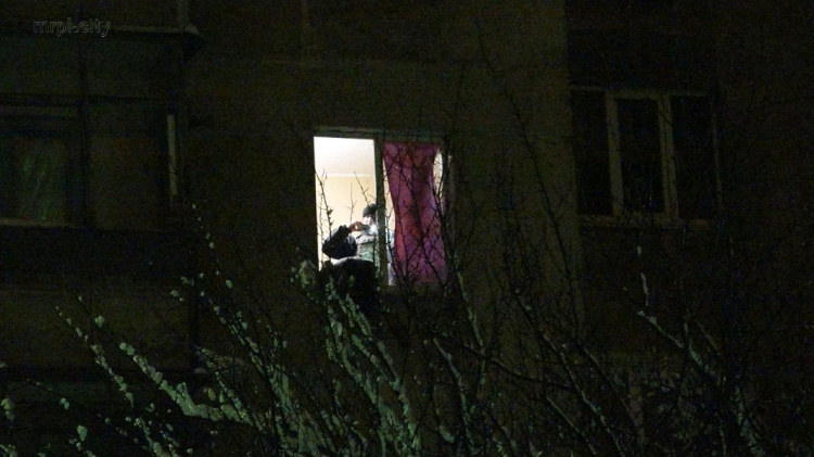 В Мариуполе в многоэтажке взорвалась граната, есть погибшие (ФОТО +ДОПОЛНЕНО)