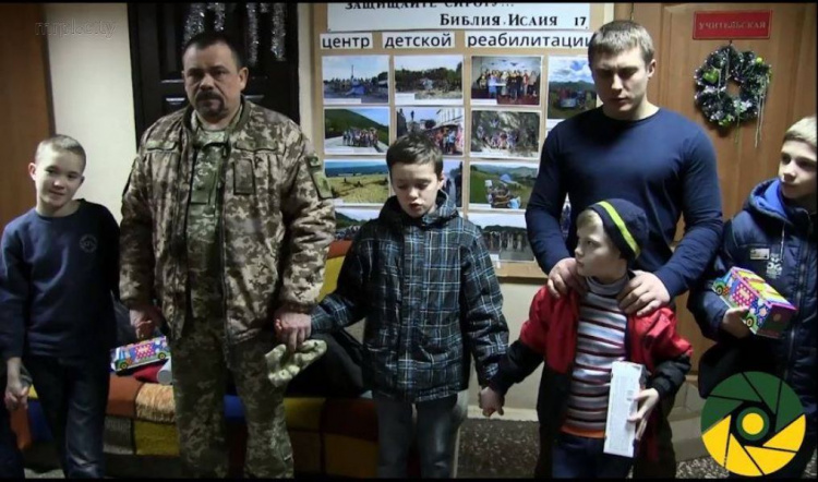 Военные в Мариуполе оказали помощь детям (ФОТО+ВИДЕО)