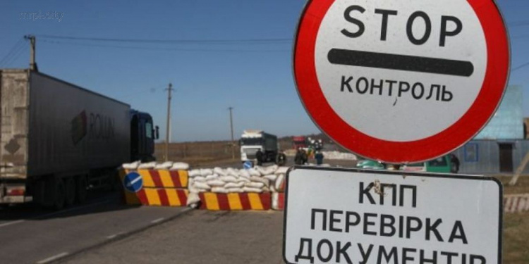 Через КПВВ на Донбассе запретили ввозить и вывозить негуманитарные грузы
