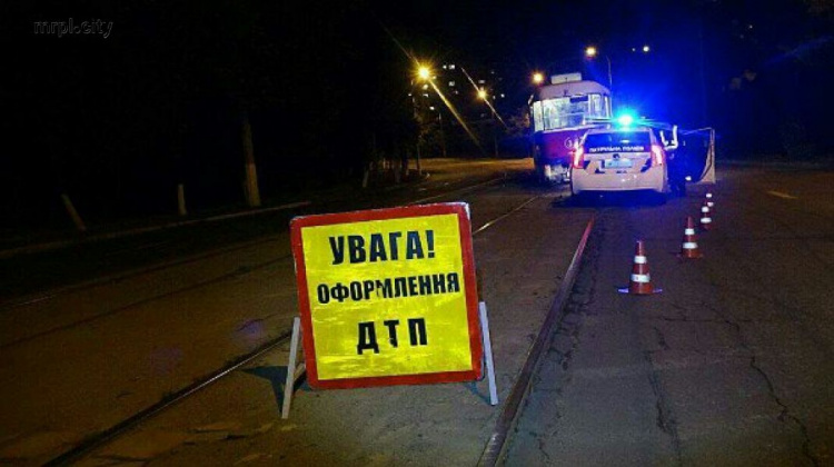 В Мариуполе столкнулись чешский и советский трамваи (ФОТО)