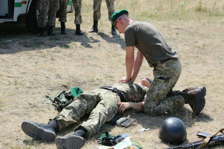 Пограничники Донецкой области показали тактическую подготовку в полевых условиях (ФОТО)