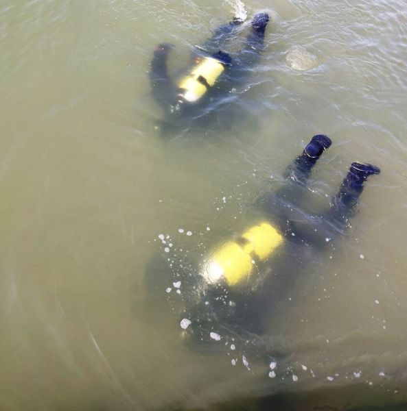 На глубине и высоте: мариупольские спасатели чистили морское дно и отрабатывали элементы страховки