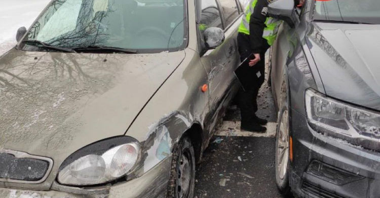 На мариупольском перекрестке в ДТП попали три автомобиля