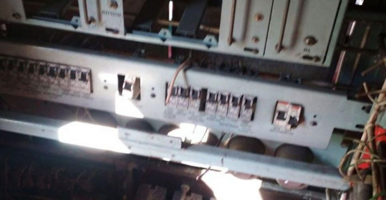 В Мариуполе мужчина воровал метал, разрезая на куски вагон поезда (ФОТО)