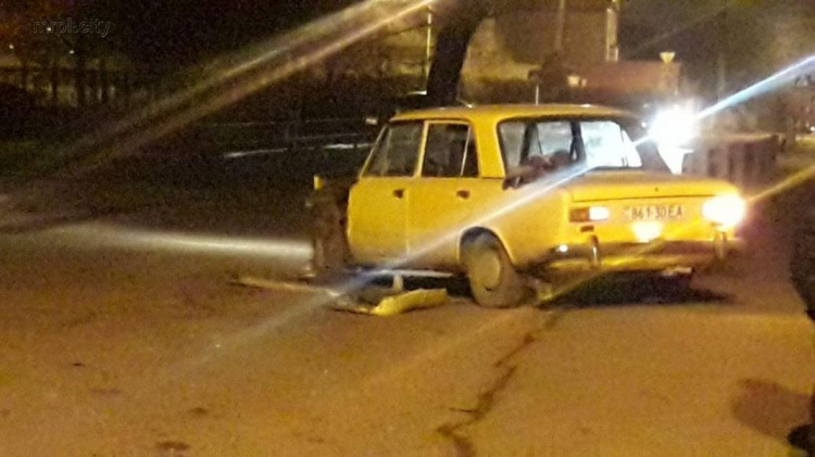 Не поделили дорогу: в Мариуполе столкнулись автомобили (ФОТО)